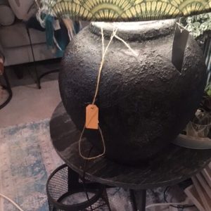 zwart aardewerk, Light & Living, kruik pot Tafel lamp/ lees lamp hoog zonder de kap breed maximaal onder voet 50 cm hoog breedste punt  34 cm en voet dunste punt onder 15 cm  (op voorraad) v 1