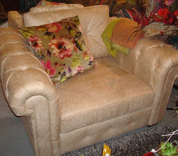 Daisy loveseat