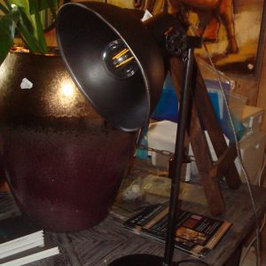 zwart metaal kap houten voet, Hoogendam Interiors By Mooss, vestelbare kap en voet  tafel lamp bureaulamp lamp, 50 hoog breed 24 cm (op voorraad ) V1