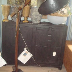 zwart metalen kap met metalen voet zwart, Hoogendam (By Boo),  verstelbare kap en voet deel Solari vloer/staande lamp  134 x 36 x 170 cm.  (op voorraad) v 1