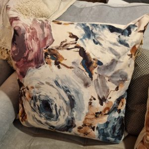 Roze oker gemêleerd kussen 60×60cm vierkant, M.M. Metamorphosis, kussen fluweel met rozen, achterkant wit, handwerk, incl. binnen kussen (op voorraad) V1