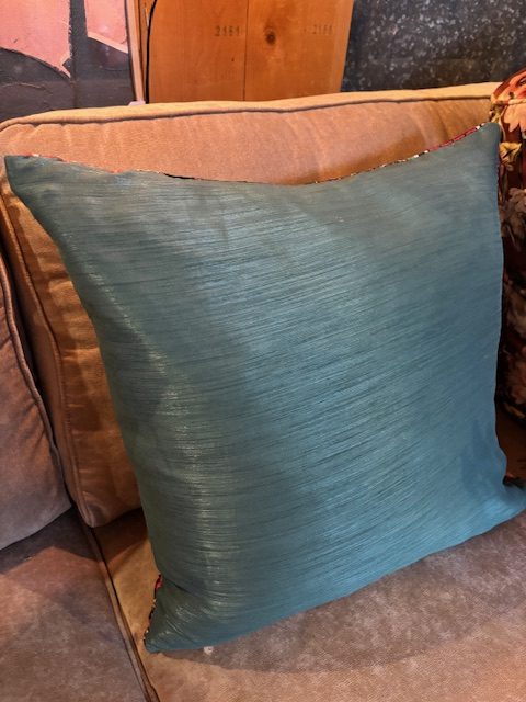 Rood burgundy oranje roest rood kussen vierkant, M.M. Metamorphosis, fluweel print achterkant blauw satijnlook incl. binnen kussen (op voorraad) V1 - Afbeelding 2