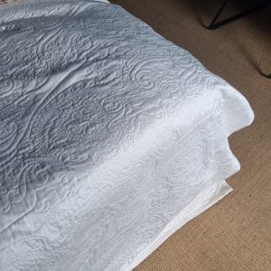 creme Wit plaid sprei ivoor fluweel zacht andere zijde parel moer glans, Essenza, , Roeby Quilt ecru, met printje , 2.70x265, chique velvet (op voorraad) V1