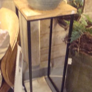 bruin hout pilaar met zwart metalen onderstel, Hoogedam,  bijzettafel / planten tafel ( BxDxH ), 38cmx38cmx104cm (op voorraad) V2