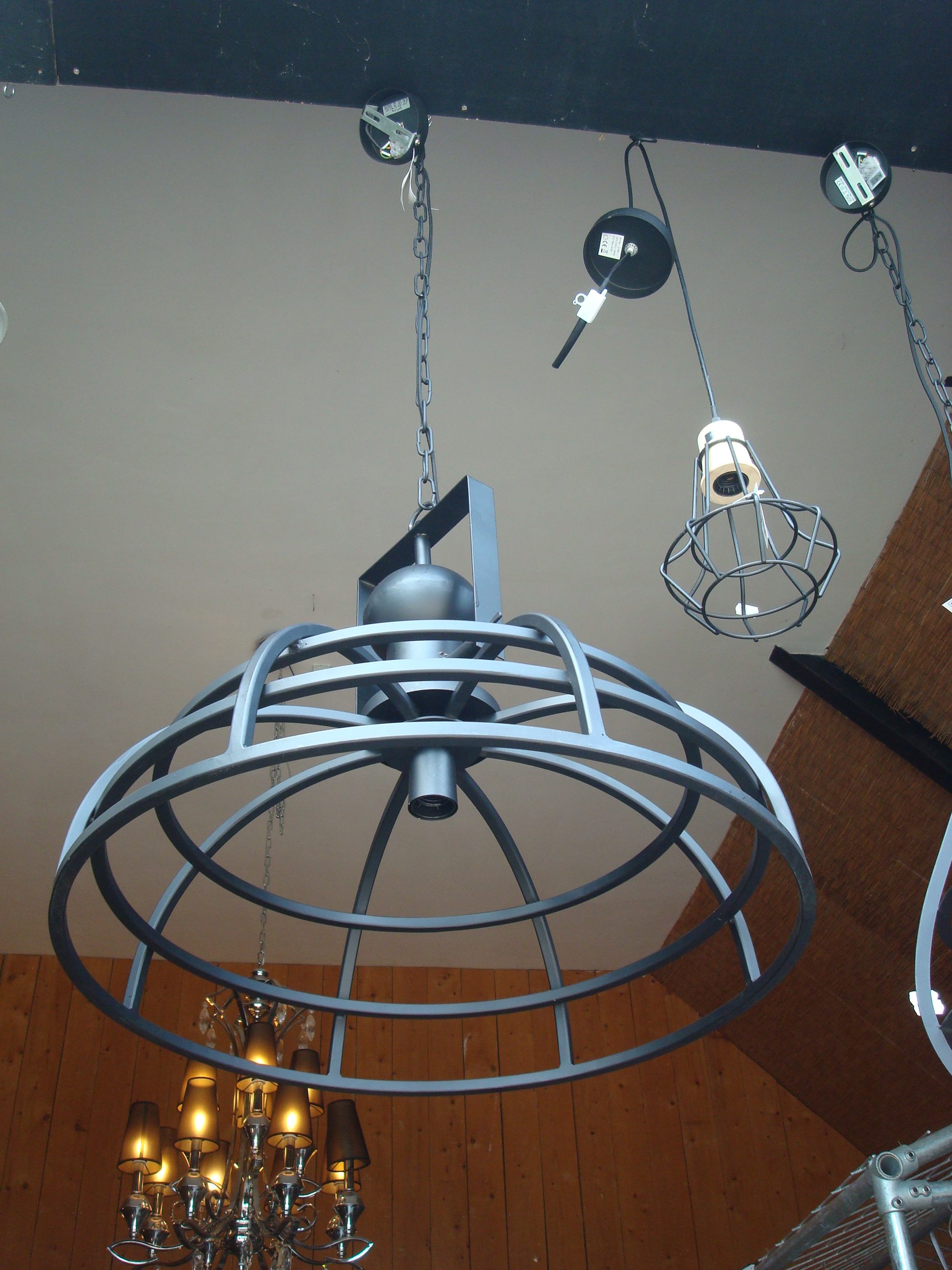 Light and Living, AVALON hanglamp doorsnede en 50 cm hoog cm mat zwart ijzer met ketting kompleet met afdekkap lamp ( OP VOORRAAD ) - Metamorphosis