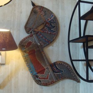 grijs zwart gevlochten rotan muur hanger paarde hoofd aan beide kanten beschilderd, Varios gevlochten paard De breedste delen 110 x 50 (op voorraad) v1