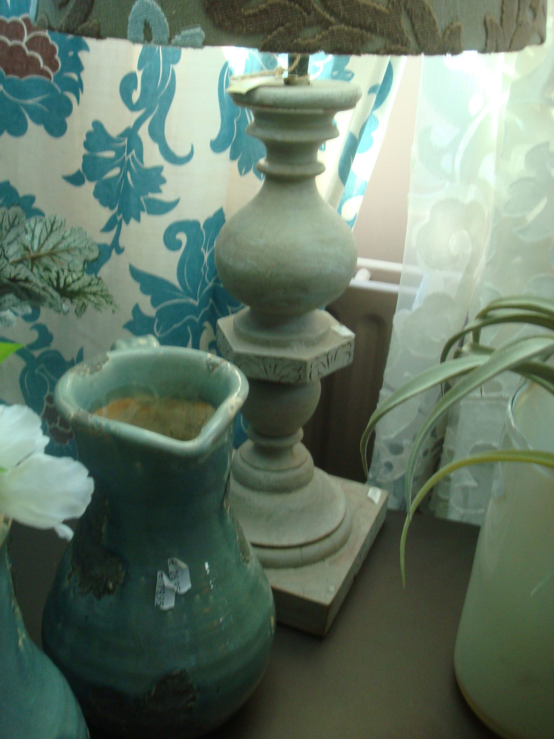 hout grijs,Light & Living,  hand werk uitgesneden  Tafellamp/lamp hout bewerkt de voet vierkant 18x18x hoger rond gemaakt  42 cm. (op voorraad) V 1 - Afbeelding 2