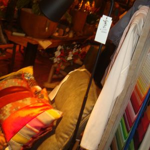 Light & Living, salomo mat zwart met verstelbare kapje  vl 25 doorsnede  1.48 hoog  zwart metaal staande lamp v 1