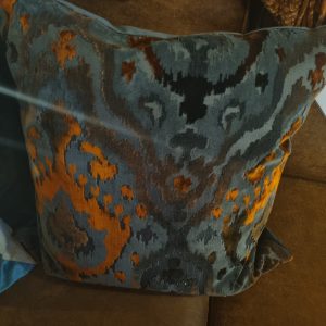 Bruin roest zwart kussen 60x60cm vierkant, M.M. Metamorphosis chance roest motief incl. binnen kussen Ned. fabricaat handwerk (op voorraad) V1