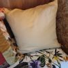 Oranje beige gemêleerd kussen 60×60cm vierkant, M.M. Metamorphosis, kussen fluweel met rozen, achterkant beige, handwerk, incl. binnen kussen (op voorraad) V1 - Afbeelding 2