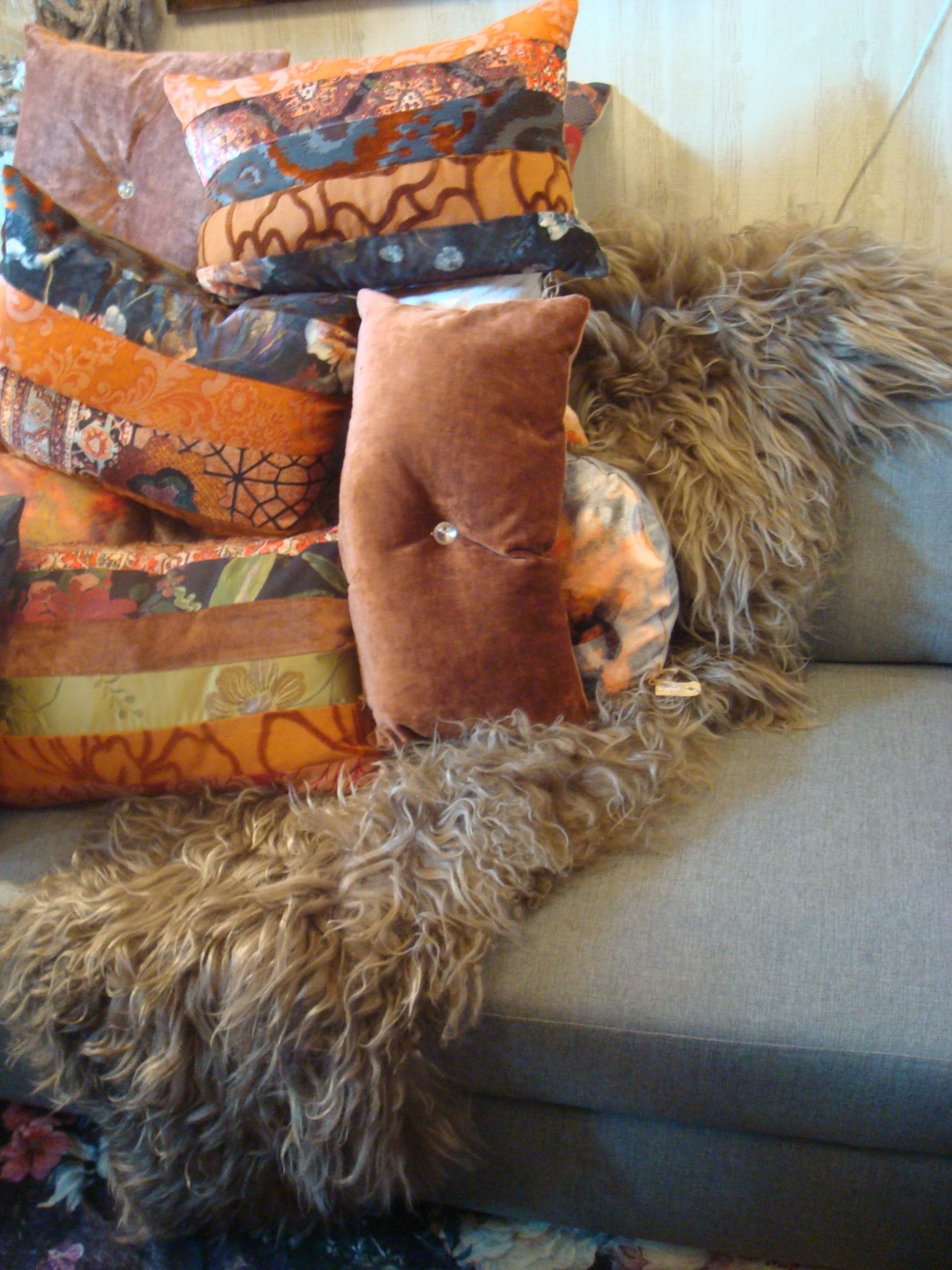 bruin schapenvacht bank tafel vloer kleed, van Buren/Lilla Syster, echt langwerpig echt prachtig uit een stuk vacht voor tafel loper sprei voeteneinde van het bed vloer kleed onder je bureau zalig warm 1.60 bij 50a 60cm (op voorraad) V1 - Afbeelding 2