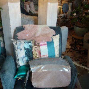 Roze wit  tafel loper konijnvacht, Mars & More,   (op voorraad) v1