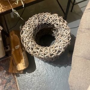 bruin vergrijsd rotan krans rond, geheel natuurlijk 40 doorsnede en 8 cm hoog  (op voorraad) v 5