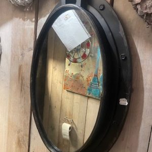 zwart ijzer spiegel, Varos, kan overdwars of ovaal worden opgehangen geheel metaal breed lang hoog  (op voorraad) v1