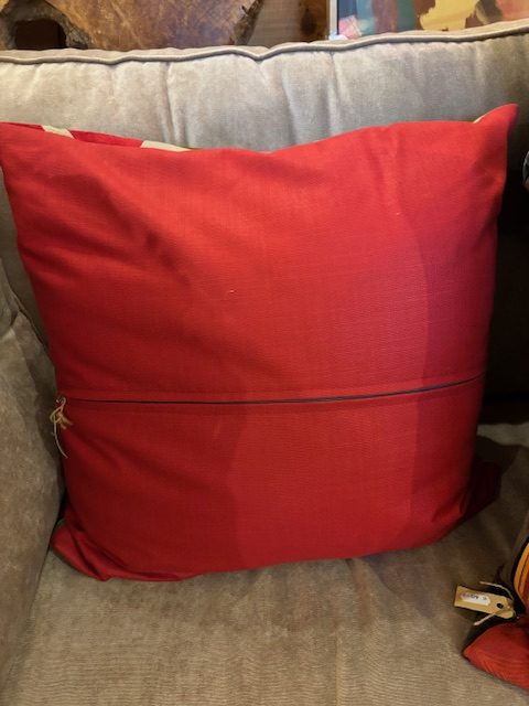 Rood roze gemêleerd kussen 60x60cm vierkant, M.M. Metamorphosis, patchwork handwerk, de achterkant rood, incl. binnen kussen (op voorraad) V1 - Afbeelding 2