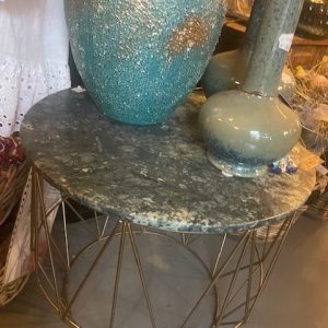 groen marmer rond blad en ijzeren gouden onderstel  bijzet plant koffie tafel nachtkastje, Dutch Bone ( Zuiver ), Boss  hoog 42 doorsnede 52 cm  ( op voorraad ) v 1