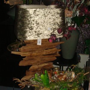 Light and Living , groen glans fluweel , een langwerpige lampen kap voor op voet  lang 40 cm, diep 25, hoog 25 en boven 38 cm lang loopt dus iets taps toe (op voorraad) V1