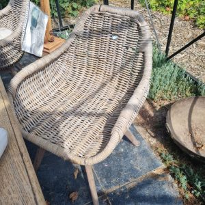 Van der Leeden Mandwerk, rotan / riet stoel van CHAIR LOUNGE RATTAN stoel pot zwart of vergrijsd teak / eetkamerstoel van vergrijsd rotan , 58 stoelbreedte, 83 is de totale hoogte vanaf grond tot eind rugleuning, 48 is de zithoogte vanaf de grond, 64 leuning hoogte vanaf de grond, rotan stoel/eetkamerstoel met houten poot (op voorraad) v 2