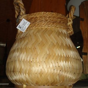 bruin bamboo naturel, Van der Leeden Mandwerk, plant pot bloem vaas mand basket , gevlochten 30 breed x 30 hoog met hengsel 40 hoog en doorsnede 24 cm ( op voorraad )V2