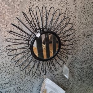 zwarte ijzer spiegel rond, Dutch bone ( Zuiver ) white label, ijzer zwart spiegel sieraad bijzonder een zon frame metalen  - Mirror Selena Black powder coated iron frame Dimensions: 50 x 9 cm  (Ø x H)  mirror:  ( op voorraad ) V1