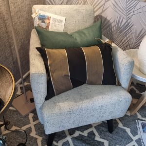 Blauw kamer stoel van Meubitrend,genaamd Matrix 144 fraaie gemêleerde stof, fauteuil/stoel Floor, met zwarte poot, Diepte: 80cm / breedte: 65cm / Hoogte: 80cm (op voorraad) V 1
