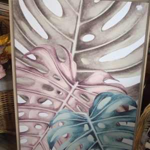 Roze bruin groen op doek schilderij houten frame, Coco Maison Schilderij Monstera bladeren op doek gekleurd met houten lijst, liggend of staand ophangen , 74 hoog bij 104 lang hand geschilderd olie verf (op voorraad ) v1 laura