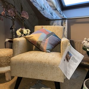 Meubitrend, geel/okergeel,Matris 132 gold fraaie gemêleerde stof, fauteuil/stoel Floor, met zwarte poot, Diepte: 80cm / breedte: 65cm / Hoogte: 80cm (op voorraad) V 1