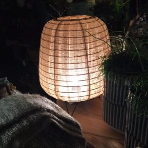 bruin touw ijzeren frame, Pomax Belgium, bol kruik vorm op pootjes lampenvoet/tafellamp/lamp natuurlijke basis 40 doornede en 53 hoog geschikt voor dikke fitting compleet ( op voorraad ) V 1