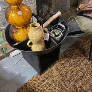 Zwart metaal ijzer, Hoogendam Interiors by Mooss, Fruitschaal bak Dienblad schaal met 3 vak's verdeling en houten handvat 50 doorsnede en 10 cm hoog  (op voorraad) v1