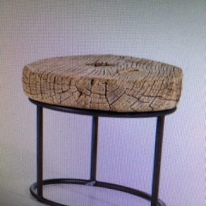 bruin hout ronde oude molensteen gat in het midden salon bijzet plant tafel met zwart ijzeren onderstel, Luksa 50 cm doorsnede hoog 43 cm (op voorraad ) V 1