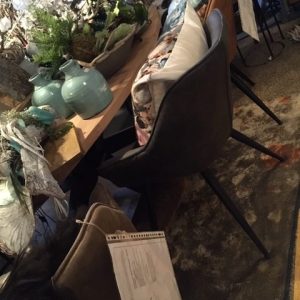 KARPI, taupe kleur met warme vleug erin gemêleerd vloer kleed / tapijt RAFAEL kleurnummer 63 prachtig en zo zacht en breed 1.60 bij 2.30 lang ,een chique maar toch stoer , laag polig kleed v0