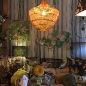 bruin bamboe gevlochten natuurlijk met ijzeren frame, Ghost International, CORONG, 60 doorsnede 60 hoog, bamboe rotan gevlochten en  handgemaakt, hanglamp/lamp/lampenkap/kap (op voorraad) v1