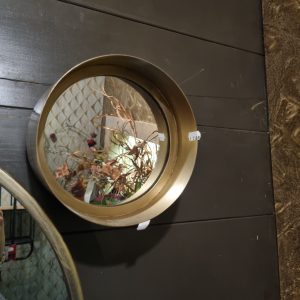 brons goud spiegel met ijzer rand, By Boo,  ronde Scoop n 21cm doorsnede x rand hoogte 10 cm (op voorraad) V1