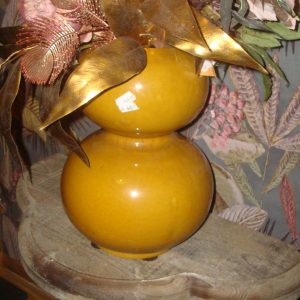 geel oker aardewerk, Luimes & Luimes, geglazuurd  MAURICE 1_1 VASE CARAMEL 22X31CM  met 2 decoratieve bollingen rond prachtig plant pot bloem vaas (op voorraad) V 1