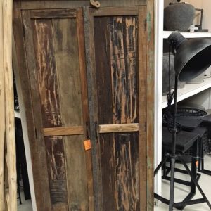 bruin oud massief hout hoger keuken kleding boeken kast met planken, Mark Hoogendam By Mooss, 1.20 breed 40 diep en 1.82 hoog, met binnen in 5 planken  ( op voorraad )