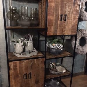 bruin hout met zwarte ijzeren omlijsting servies boeken keuken kast, Yape's, , /dressoir/hippe kleding kast/ keuken kast 1.20 breed 40 diep en 1.82 hoog , met verspringende vakken open en 2 dichte delen met tussen plank erin  V 0