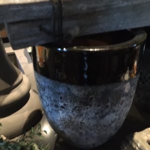 zwart boven kant grijze onderkant aardewerk, Nieuwkoop Europe B.V. plant pot bloem vaas bovendeel geglazuurd onderdeel  bewerkt steen natuur kleuren  , Pride Vase Black doorsnede 24, hoogte 35 cm (op voorraad) V1