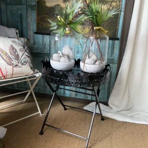 zwart ijzeren ronde tafel ook los als dienblad nu ingeblikt op opvouwbaar stevig metalen onderstel, Art sensation bijzettafel/tafel  plant tafel bij zettafel, doornede  L: 50 cm B: 50 cm Hoogte: 52 cm (op voorraad) V2