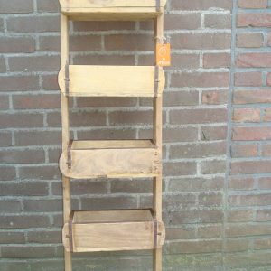 bruin hout wand schap rek, Hoogendam Interiors - By Mooss, houten vakken shelf wandrek of tegen de muur aan te plaatsen met 5 houten vakken met ijzer omgeven: hoogte 125 cm  breed 32 cm diep 15,5cm v0