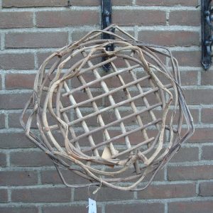 grijs bruin rond krans takken, van Dijk, natuurlijke materialen takjes krans groot, Plate curly nat, rond  Ø45 cm, 6 cm diep (op voorraad) v 1