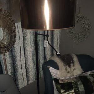 Light & Living, zwart ijzer met led lamp buigbaar voor te lezen gecombineerd beide lampen apart te bedienen en erbij houder voor een lampen kap lamp zwarte ronde ijzeren voet lees lamp op voet staand VLOERLAMP Ø25X138 CM CALGARY ZWART LED FLEX ( Op voorraad )  v 1