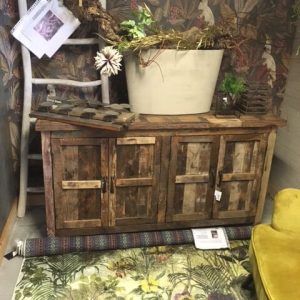 bruin hout gerecycled massief tv meubel dressoir Wand kast,  Hoogendam Interiors by Mooss : 4 deuren voorzien van midden plank over hele breedte, 152 cm breed 82 cm hoog en 42 cm diep (op voorraad) V1