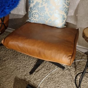 Het Anker, bruin / brown, Bullet Tobacco, voet stoel  hocker met draai mechanisme bij passend bij de stoel, bezorgen gratis bij stoel, Rasmus, met een draaibaar zwart metalen onderstel, diepte 50 cm x breedte 63 cm x hoogte 46 cm SPECIALE PRIJS OP=OP! (op voorraad bijpassend bij stoel) V1