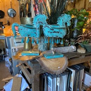 blauw turquoise, Varios, geheel van ijzer hand werk paard op voet  compleet . Iron horse green, lengte: 44 cm- breedte: 19 cm- hoogte: 52 cm (op voorraad) V2