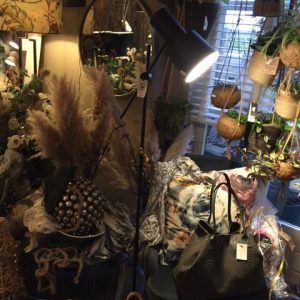 Light & Living, zwart ijzer met  verstelbare kap vloer lamp staand genaamd Preston 31-19-141-155 (op voorraad)