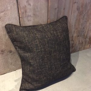 Bruin met iets goud kussen 45x45cm vierkant, Claudi De Kussenfabriek, beide zijdes hetzelfde, inclusief binnen kussen (op voorraad) V1