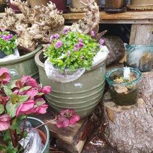 groen aarderwerk, Ter Steege / pot en mand PTMD, geglazuurd, plant pot bloem vaas  kan ook buiten gebruikt worden zit een gat in , rond Ø 40 x 39 hoog  cm. (op voorraad) v1