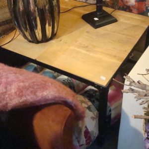 hout licht bruin eiken vierkant bijzonder ingelegd tafelblad  zwart metaal onderstel bijzettafel hoek plant tafel, Novioforum, Diane 70x70x50  cm  hoog (op voorraad) V1