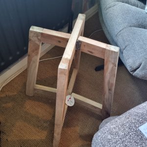 Houten onderstel inklapbaar, Art Sensation, Ø 32 x 49 cm hoog (verkrijgbaar met bijpassende schaal erop van 29,95) (op voorraad) V1