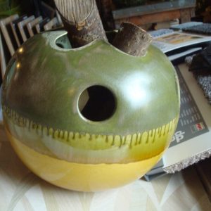 groen geel aardewerk, Luimes & Luimes, geglazuurd  overlopende tinten , bloemen vaas / plant pot,  kunstwerk, TOPFLOWER 1_1 DARK GREEN REACTIVE YELLOW 28X22,5CM (op voorraad) V2